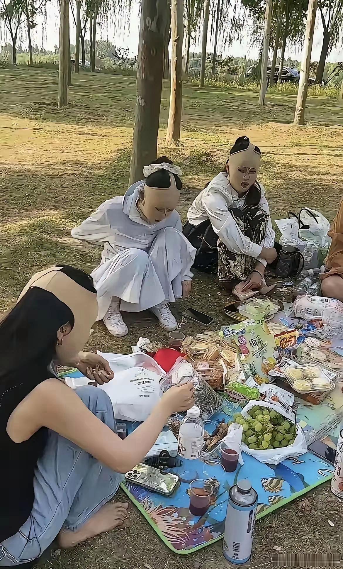 何必把自己搞成这样？她们到底害怕什么？ 