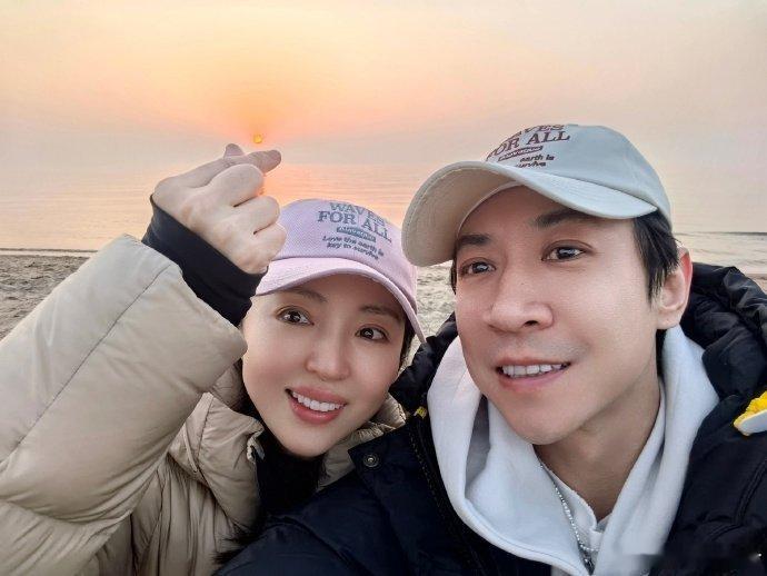 张维伊回应二胎争议感情这种事，如人饮水，冷暖自知，我们对董璇和张维伊的生活还是不