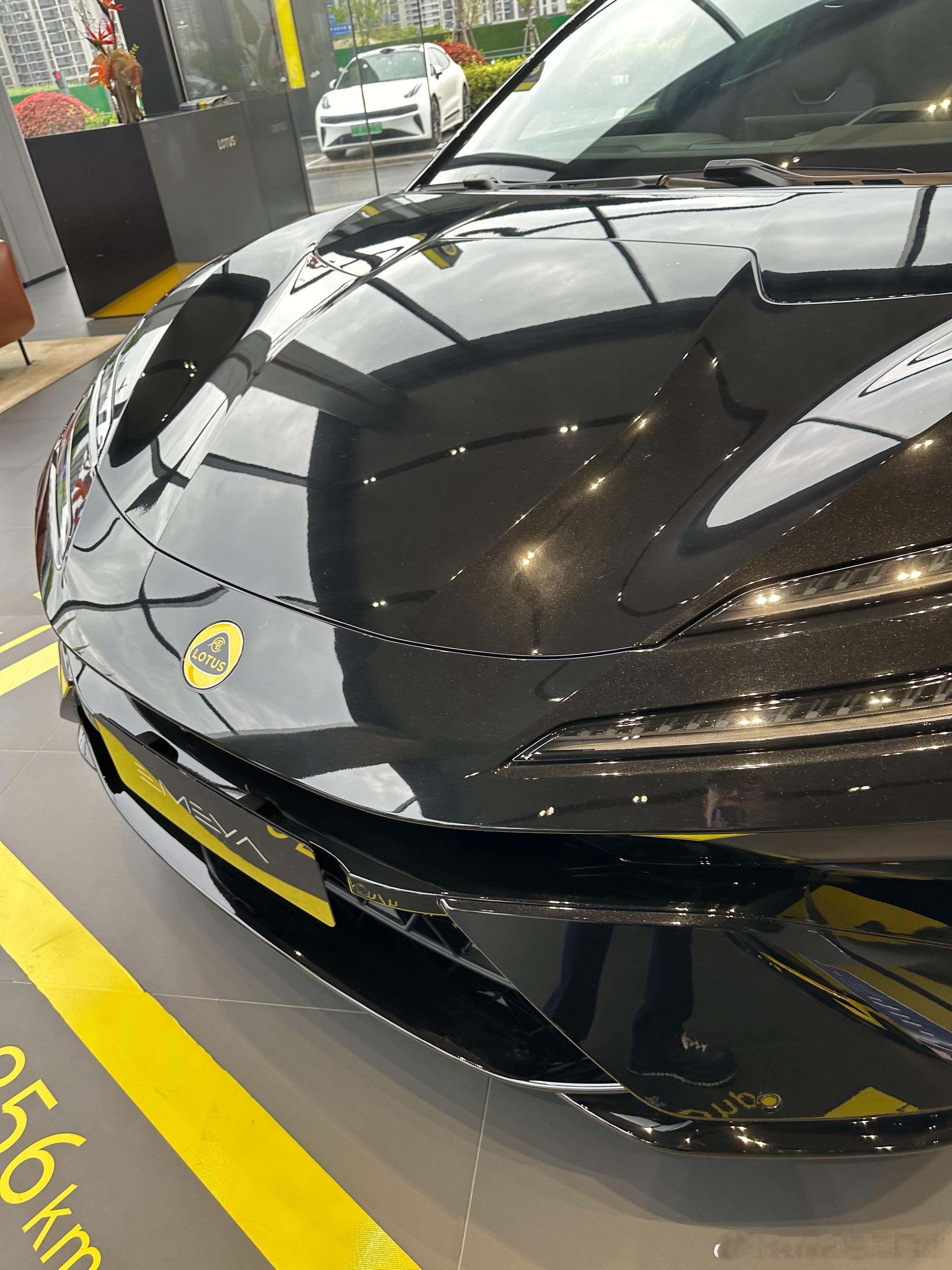 lotus（路特斯）真不常见哦就在丰田旁边，没事去看了下，英国品牌，中国制造，造