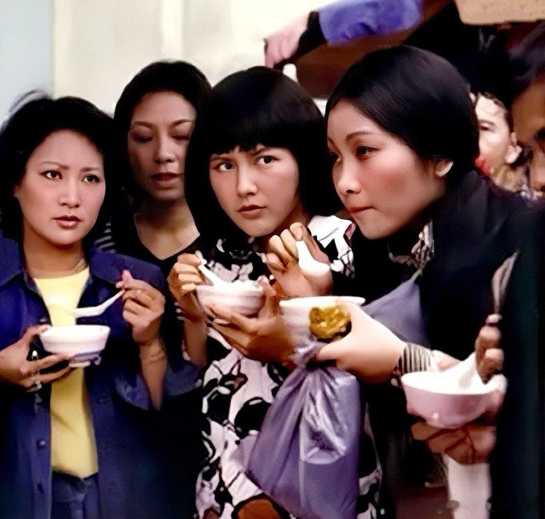 台湾导演孙仲1976年在香港邵氏公司拍摄的《沙胆英》，影片表现陈萍饰演的工厂女工