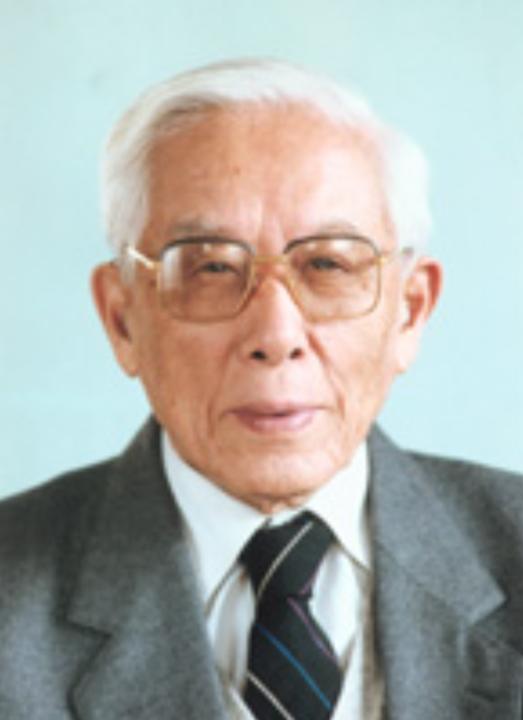 1993年，92岁的前北大校长周培源晨练回家后，对着妻子说：“我爱你！”妻子回看