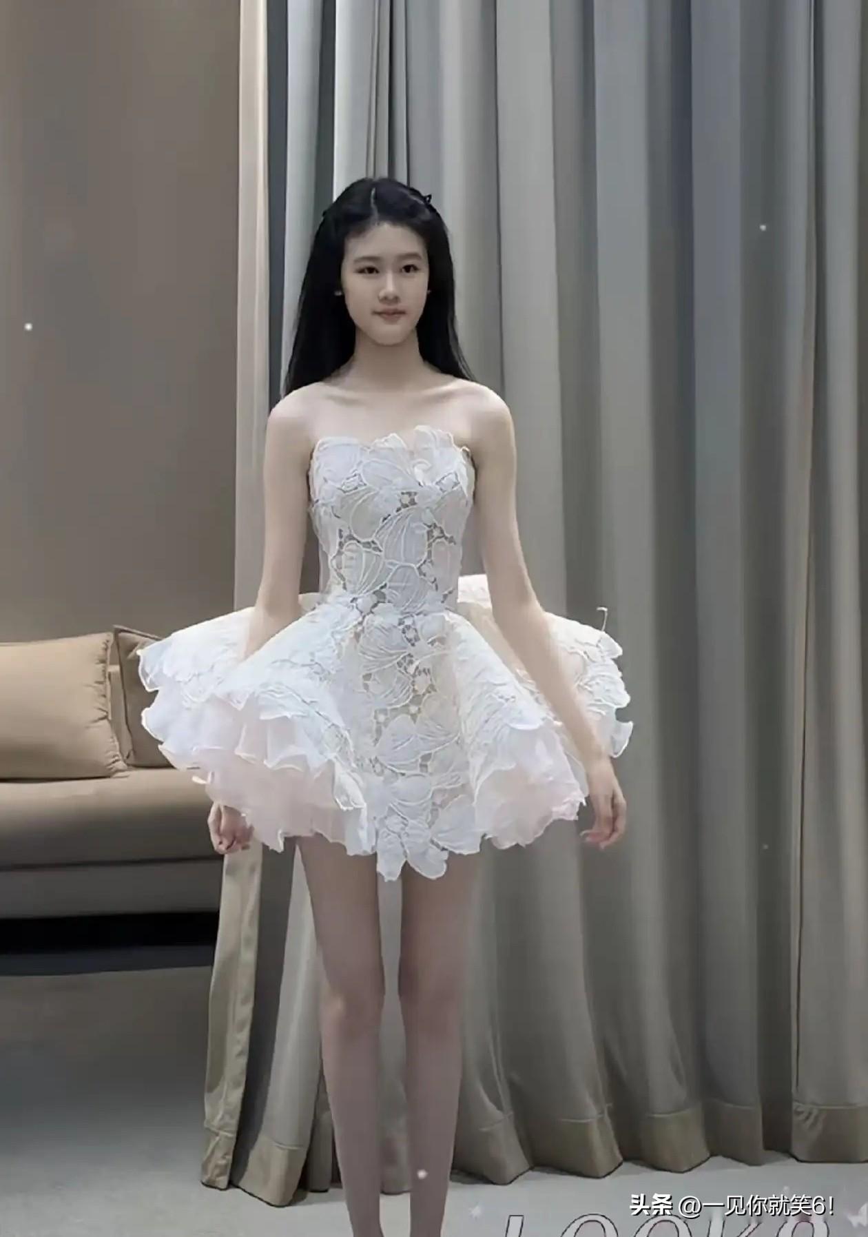 我敢肯定，

陆毅就算再砸个800万进去，

她女儿也不会火！

原因原因很简单