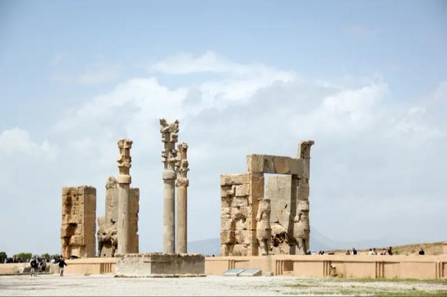 《卫报》怒斥：美国轰炸伊朗，国际秩序在霸权下摇摇欲坠

3月1日，英国《卫报》一