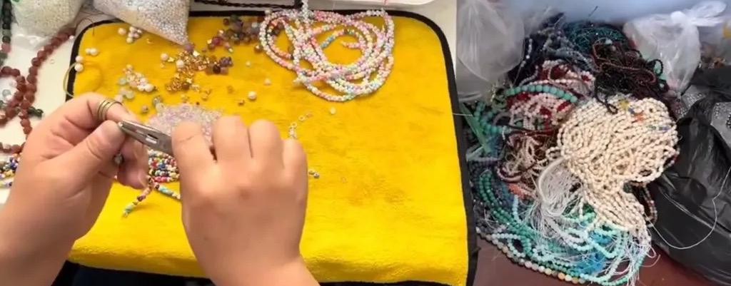 “串珠零门槛日赚百元”“在家动手串珠就能赚钱”，这样的兼职广告背后竟隐藏着诈骗大