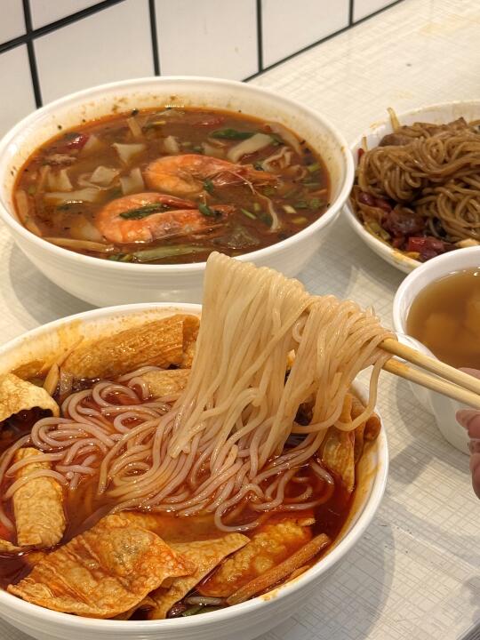 西大街！！这家螺蛳粉辣到我心巴上🔥🔥