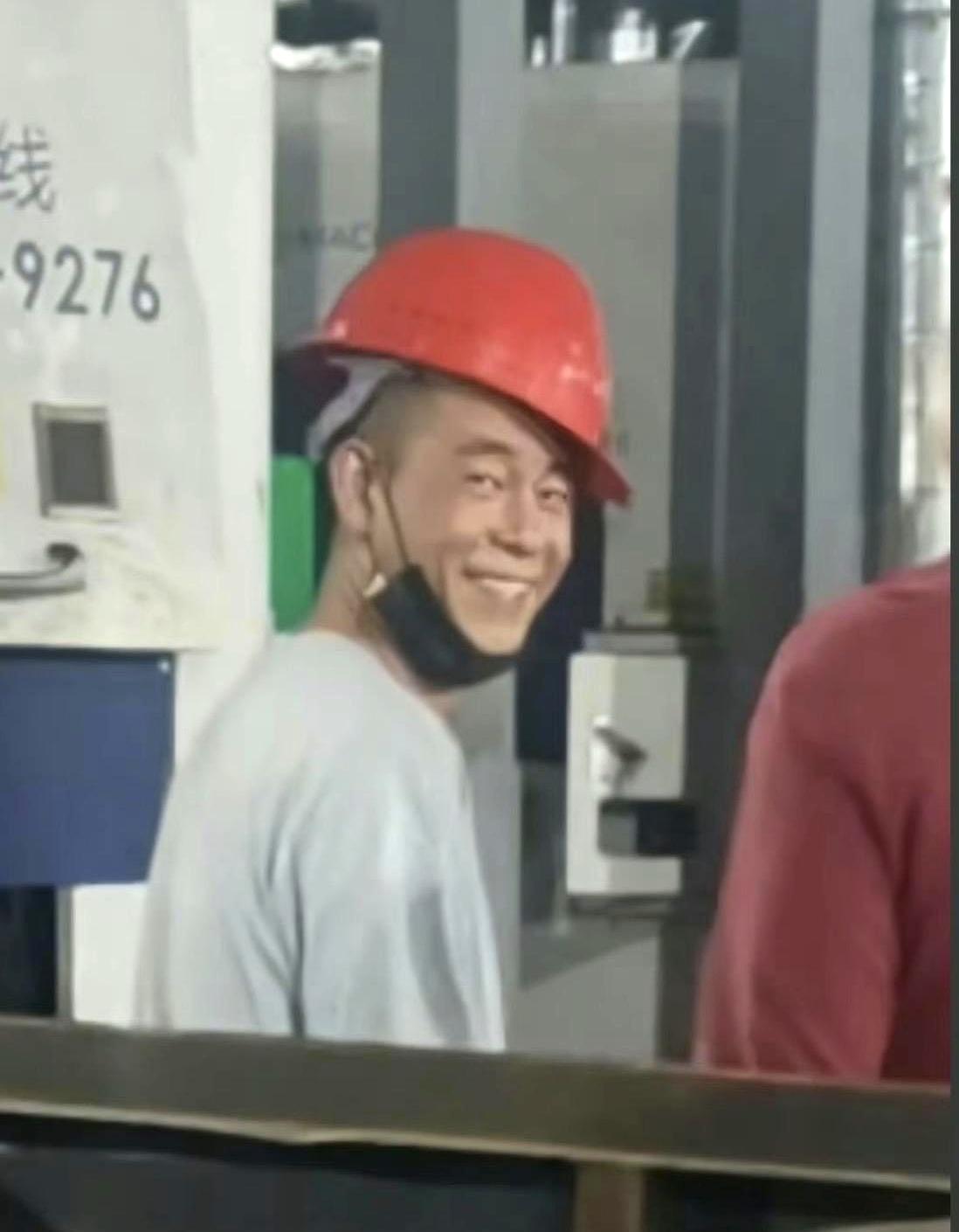 陈小春那个被送养的弟弟，说真的，换成是我，大概也会选沉默。
不是假清高，是那个坎