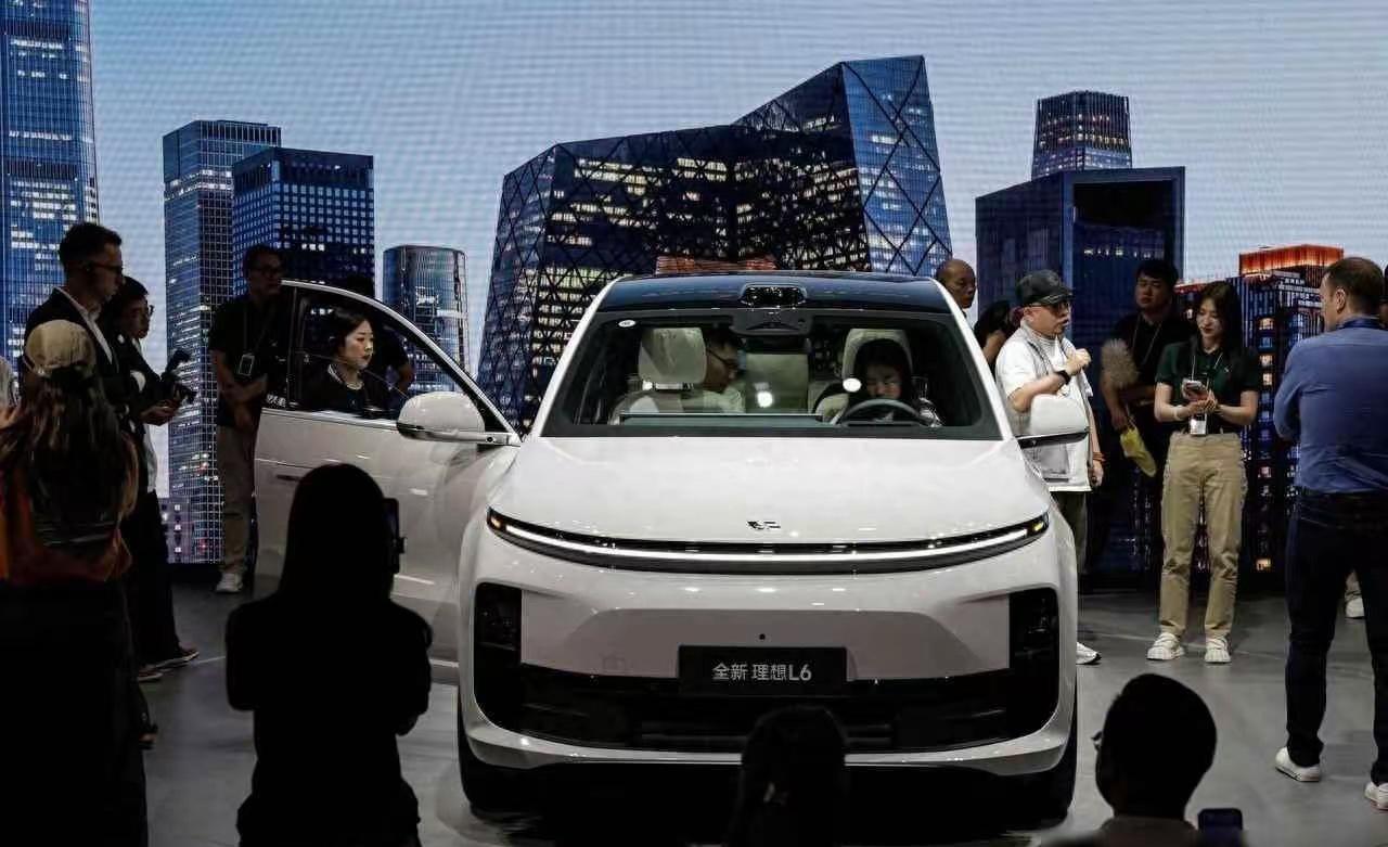 理想L6这款车在去年六月上市，起价是24.98万，比L7和L8便宜很多，很多人一