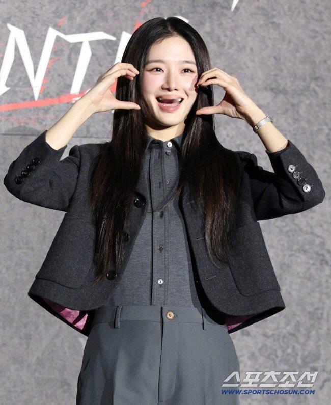 有望出演Netflix新剧 女主角，合作 。朴珪瑛饰演曾是罗正锡的军队前辈，后来