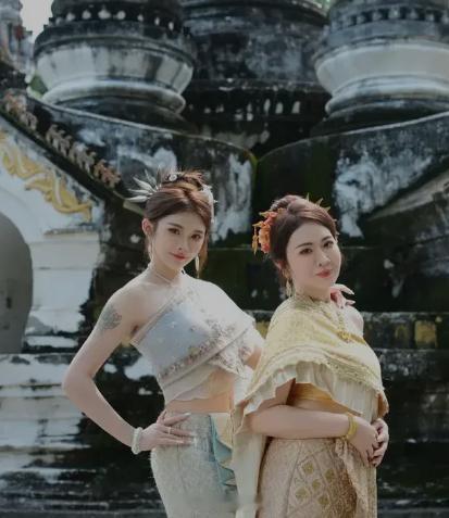 吴艳妮母亲说她状态不错 吴艳妮赛场上张扬，手势自己想比什么就比什么。母亲熊艳从不