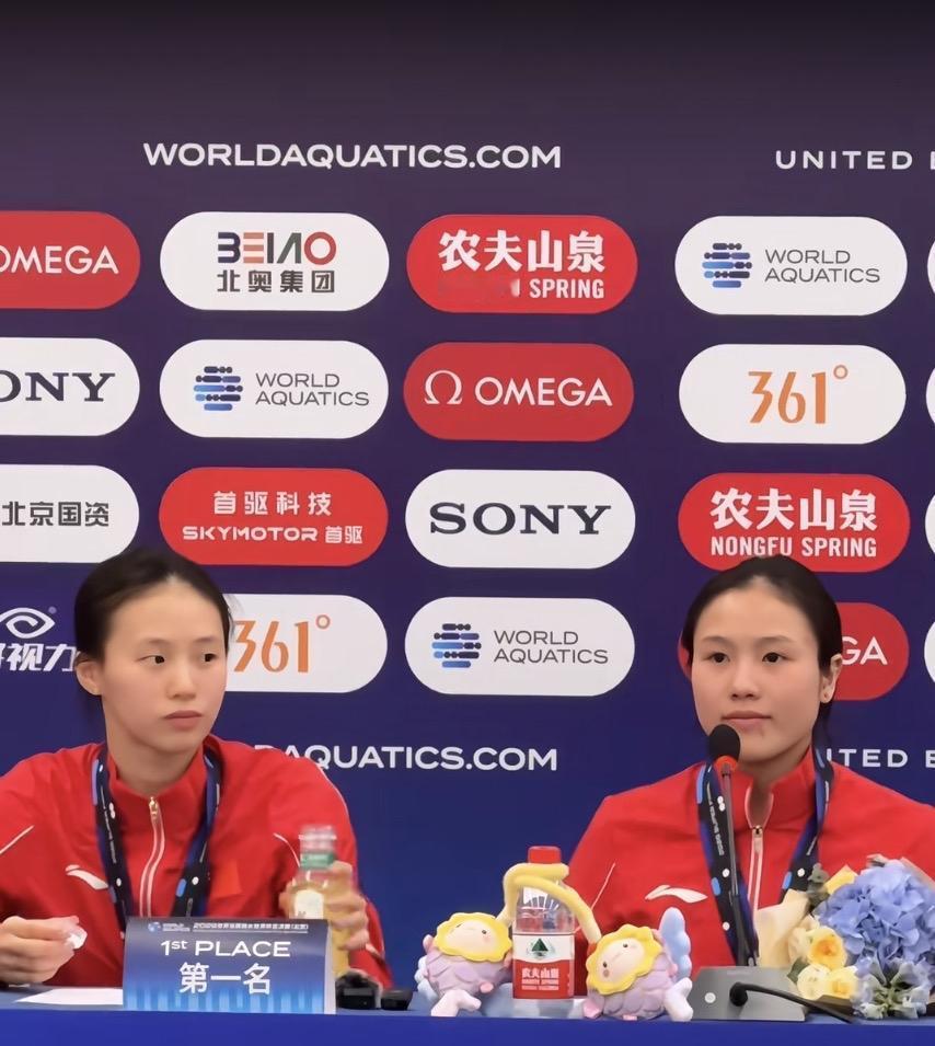 同饮一瓶水，胜似亲姐妹！
陈芋汐与卢为：
网暴中走出来的＂神仙搭档＂

陈芋汐和