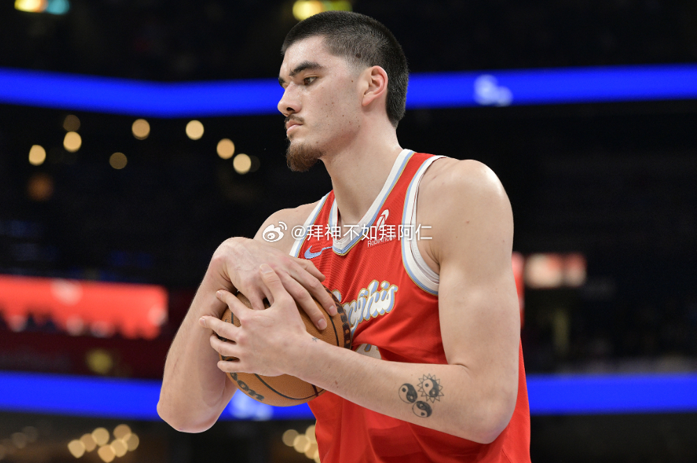 今日，灰熊官方发布消息，此前因脚踝伤停的中锋扎克埃迪接受了手术，赛季报销。此外，