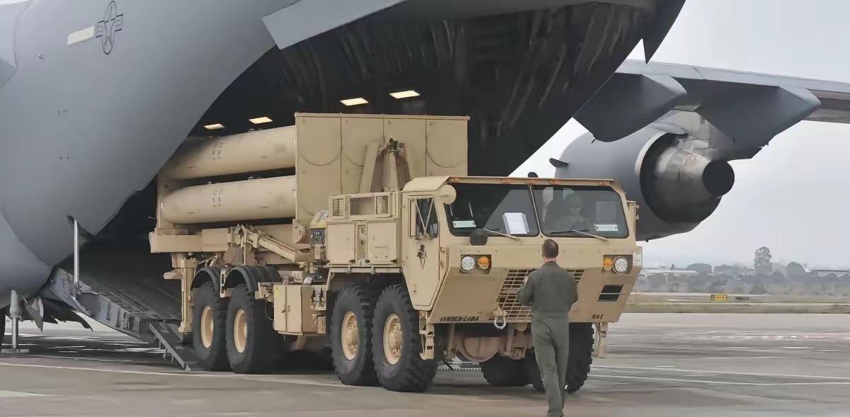 据悉，美国已将本国境内所有可用的“萨德”反导系统全部调离本土。除目前各有一套萨德