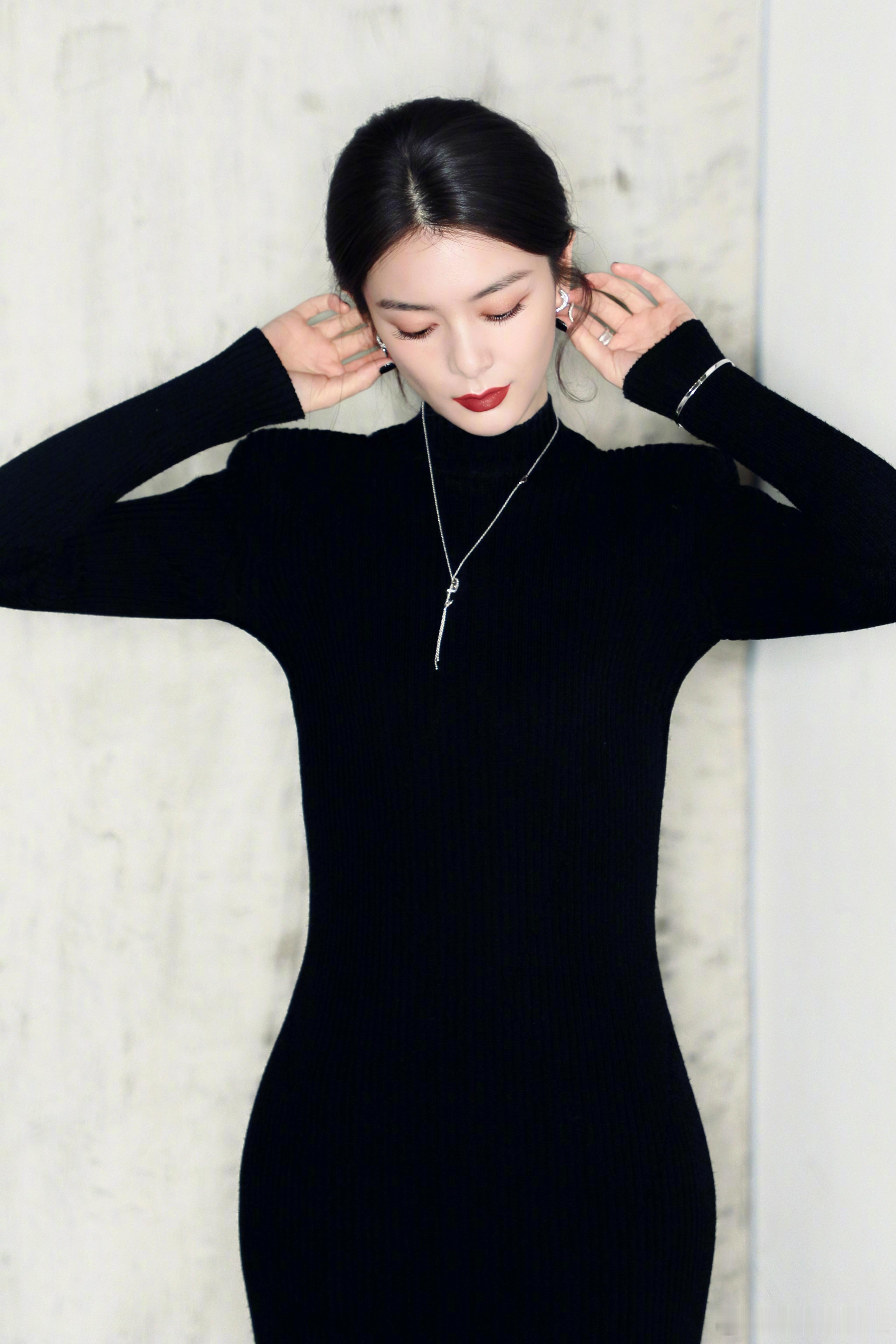 傅菁这背不拔罐可惜了救命！今晚真的鲨疯了，转身的瞬间，姐真的把“高级性感”和“清