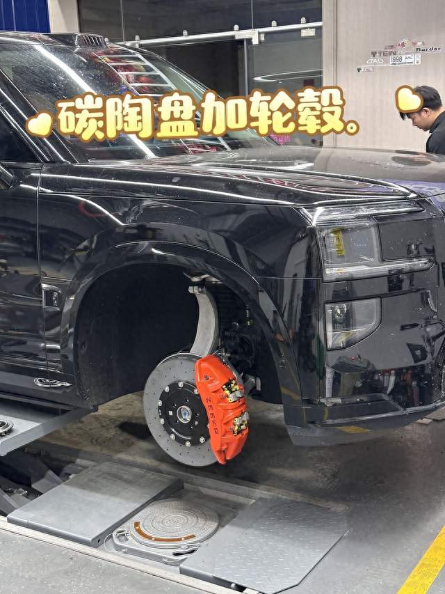 极氪9X升级改装布雷博刹车代理案例保留原厂6活塞刹车卡钳碳陶盘