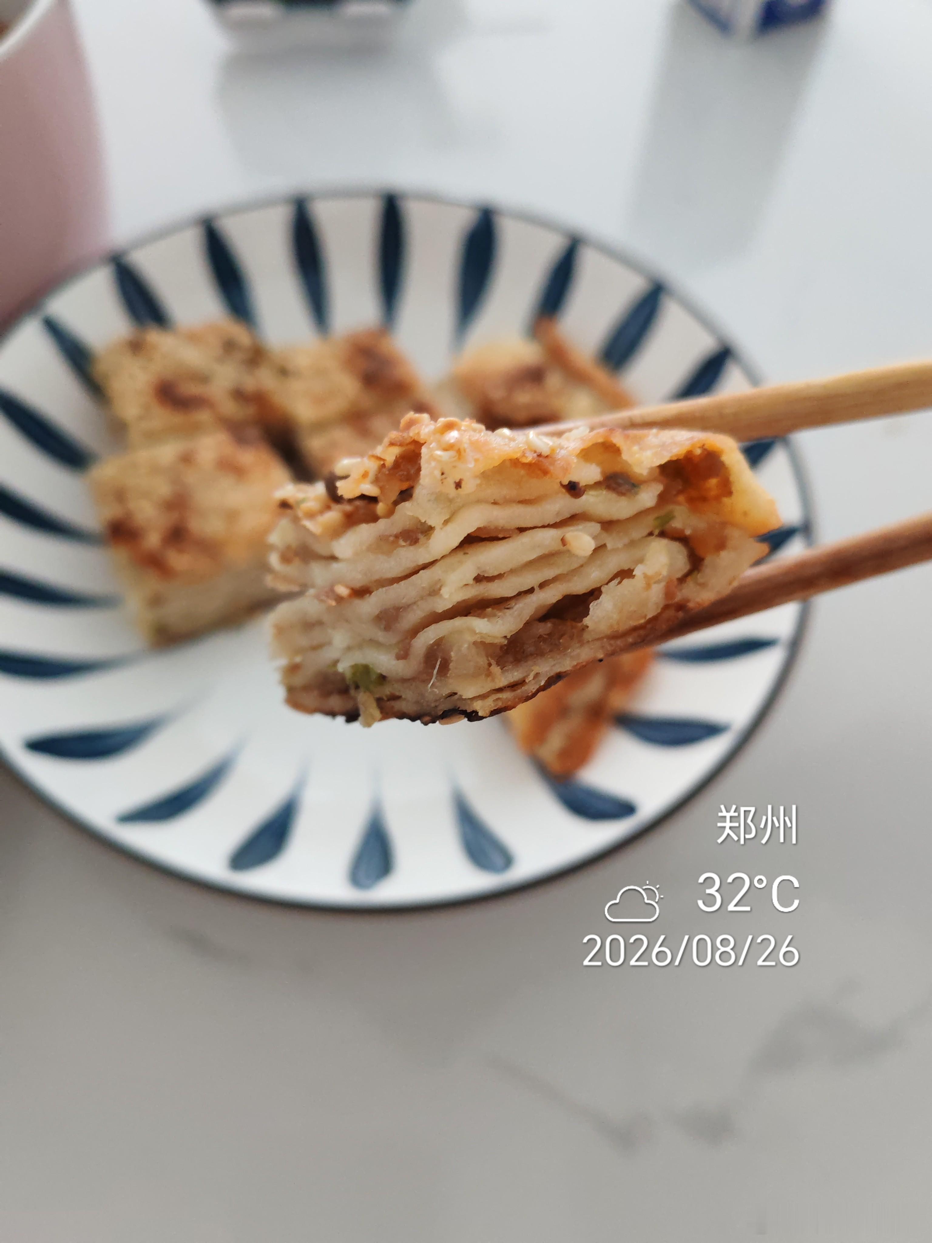 昨天阅了卷，14本，加班加点、废寝忘食也得看两三天，那就简单吃点吧之前做的千层肉