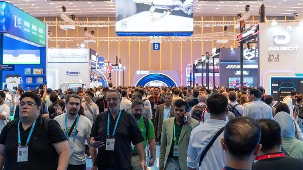 “成为中国人”热梗从海外社交平台火到广交会，本质是中国生活方式的全球吸引力正在从