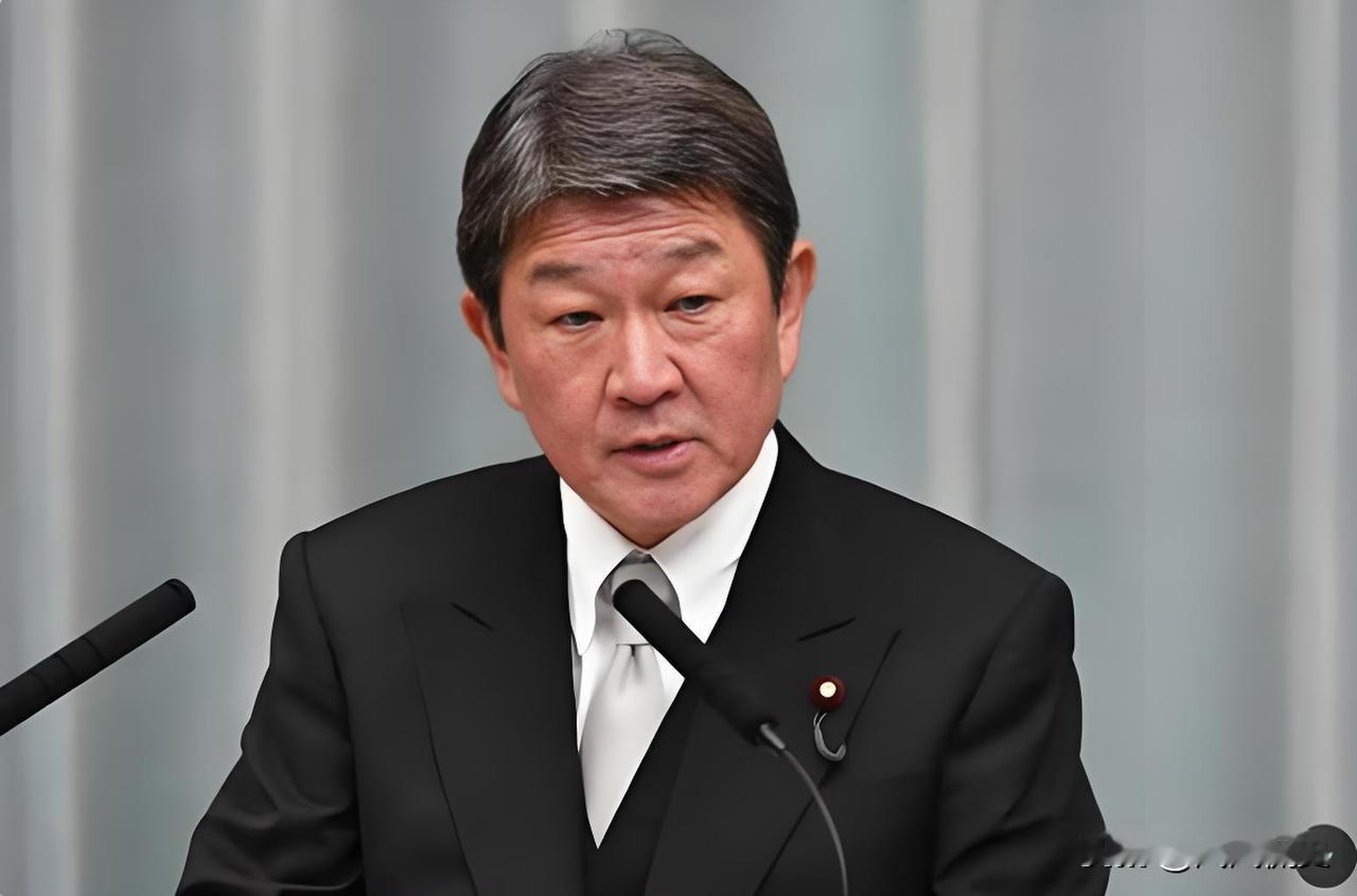 日本突然朝我们喊话了，日本外务大臣茂木敏充声称，日本坚持日中战略互惠关系！
20