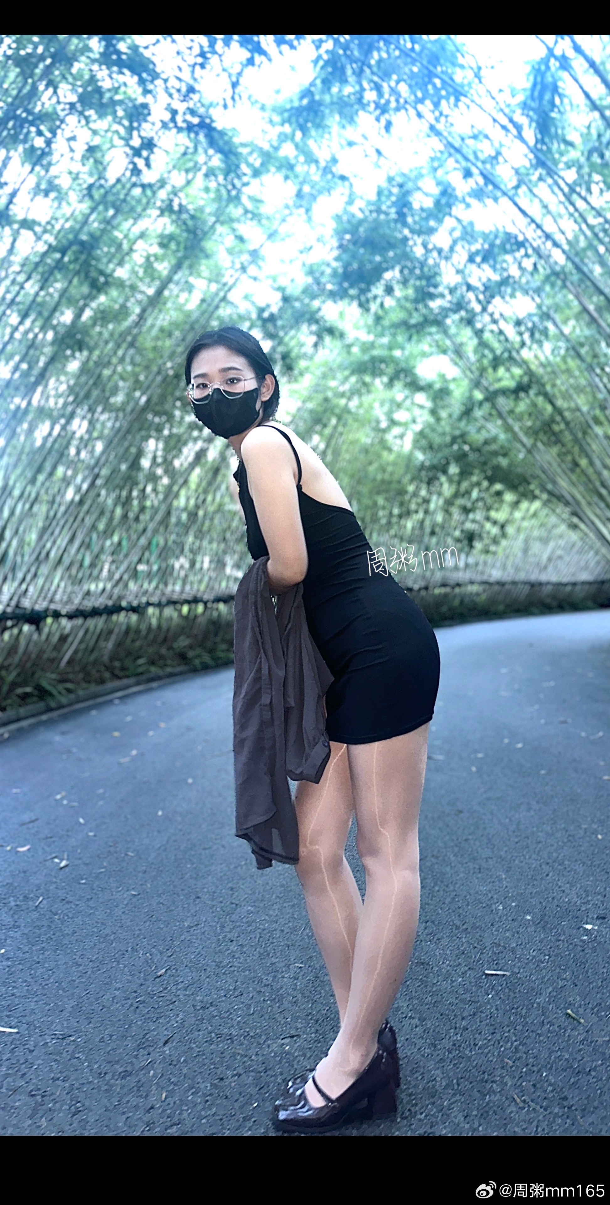 一只大蚊子在腿上 