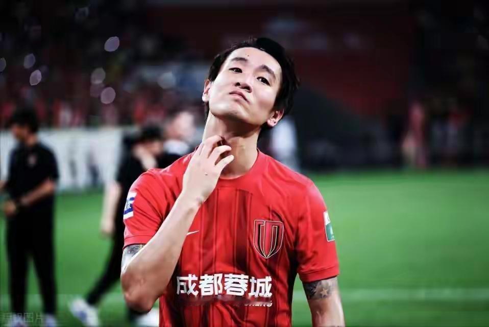 韦世豪踢日本往往发挥很好，看比赛不能只看和同个对手，你难道不知道踢日本的这届杯赛
