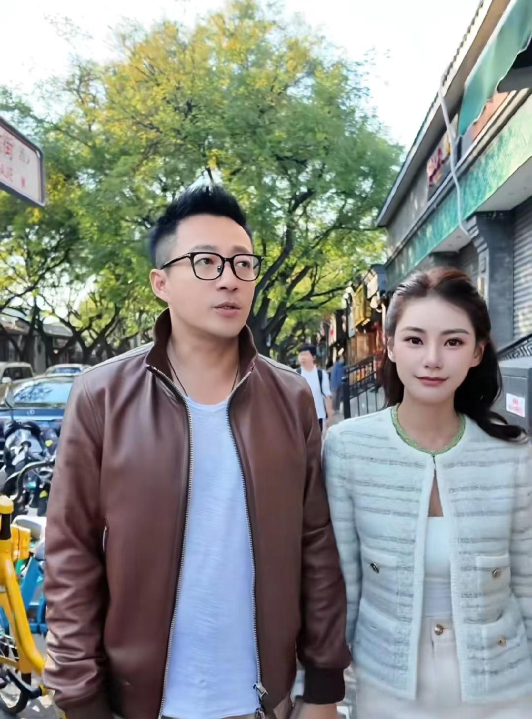 之前不是说，汪找的北京保姆去湾湾照顾两个孩子，现在虽然是小梅的父母在照顾，但应该