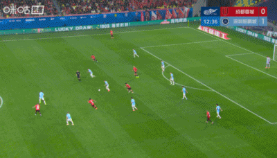 战术犯规没黄牌！茹萨拉拽韦斯利，主裁判王迪口头警告