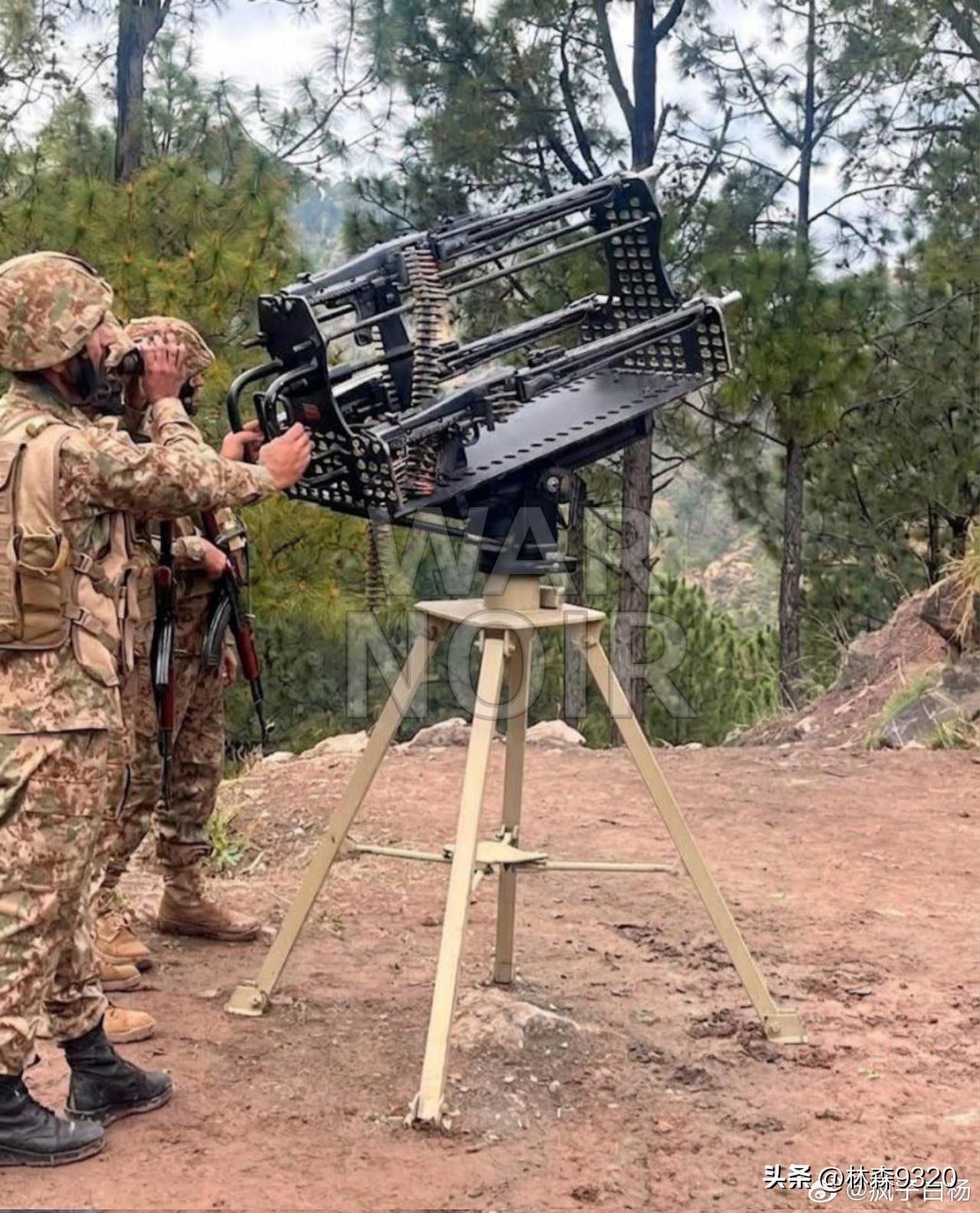 巴基斯坦陆军使用其自行制造的反无人机机枪对付塔利班无人机，该武器以安装在四脚架上