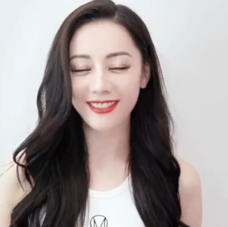 迪丽热巴表情控制不住了 ​​​