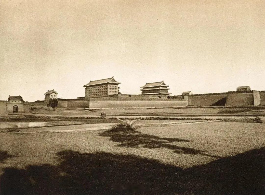 【1906年的西安府北门、大雁塔、小雁塔】 ​​​