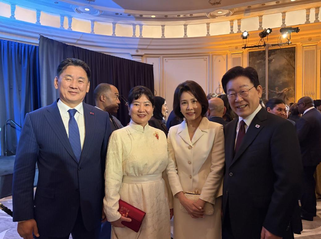 李在明9月24日发文称“昨天在纽约特朗普总统主办的晚宴上遇到的蒙古呼日勒苏赫总统