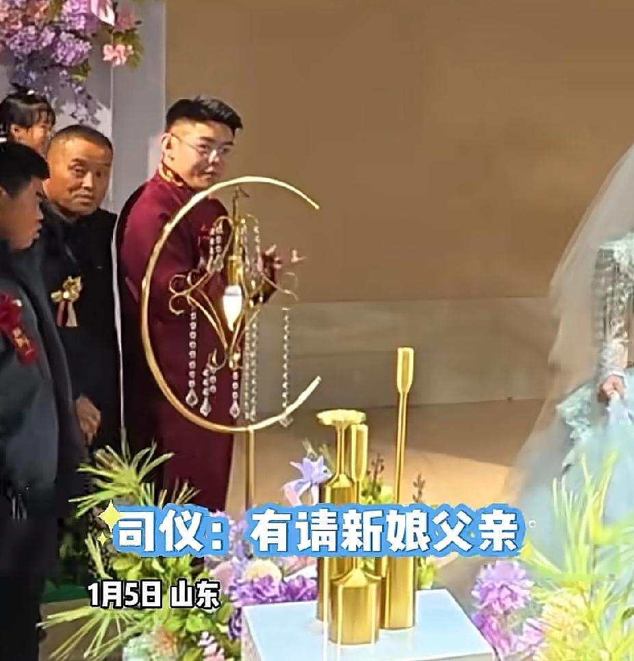 笑死了！伴郎担心有人“抢喜”，差点闯了大祸！1月5日，山东的一场婚礼上热闹非凡，