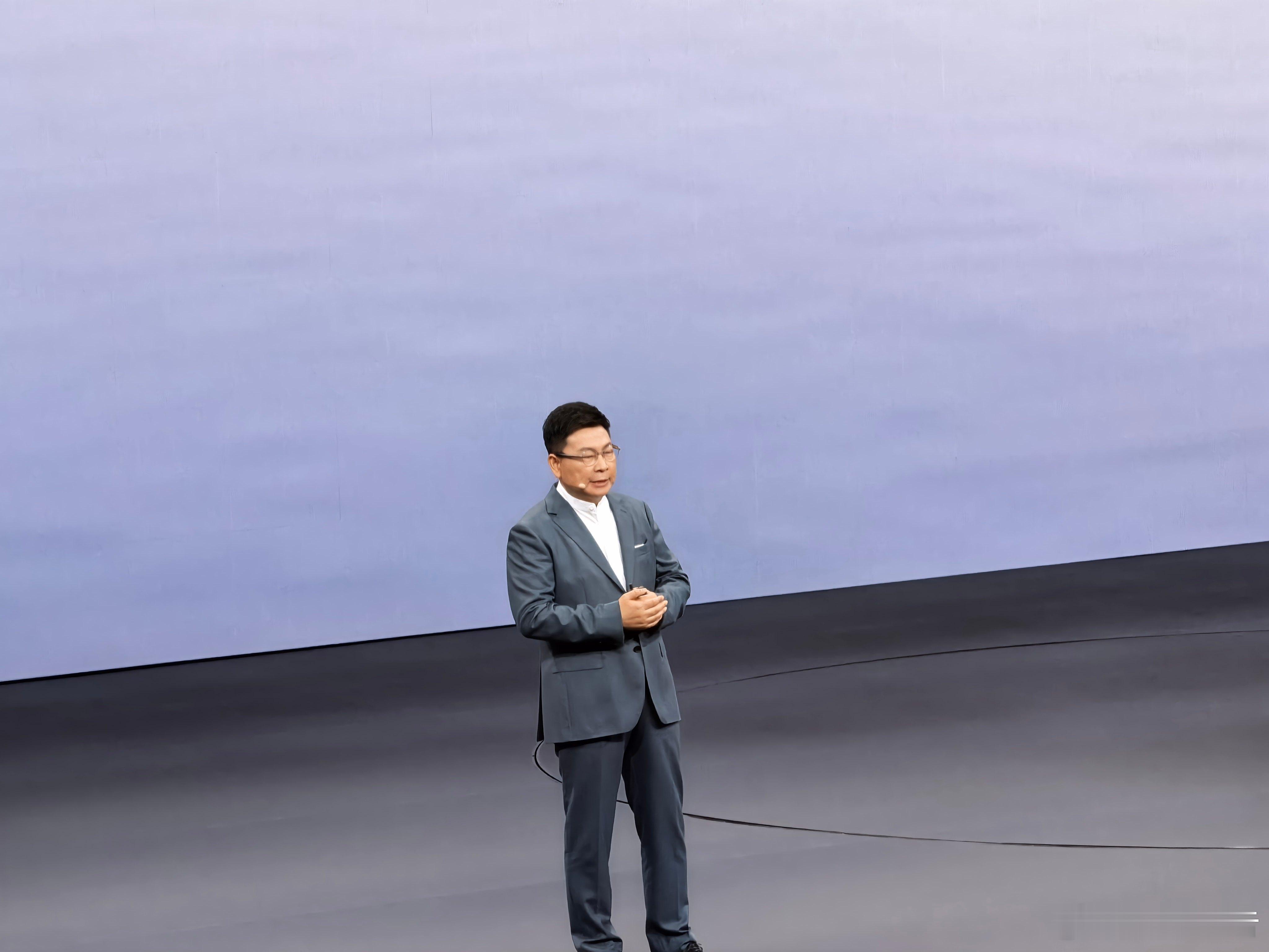 照例先吹吹成绩单，鸿蒙智行全系累计交付135万辆＋，同比增长41.9%，这真是人