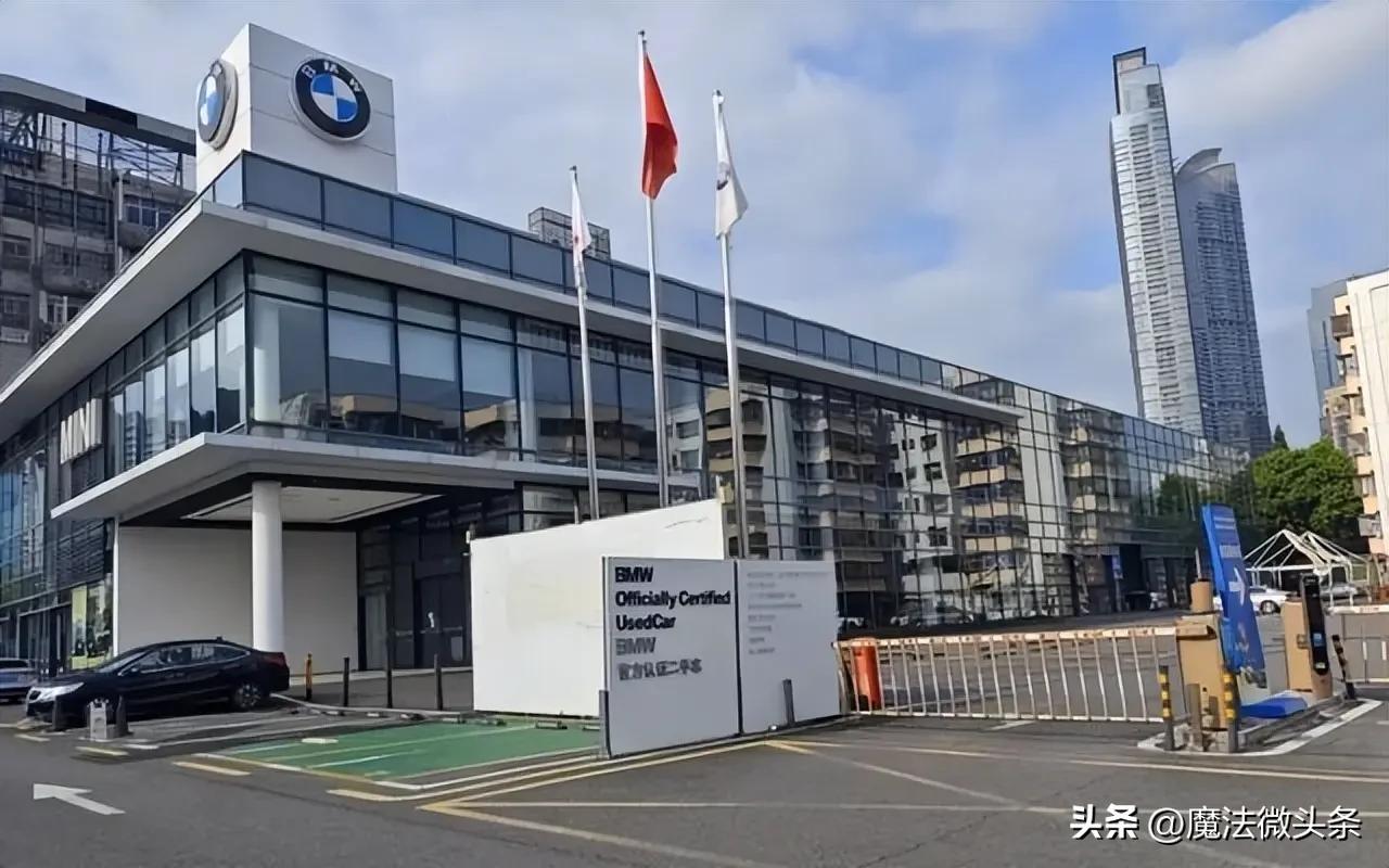 30万车主的天塌了！销量第一经销商人去楼空，闭店前仍在“圈钱”。深圳那家开了16