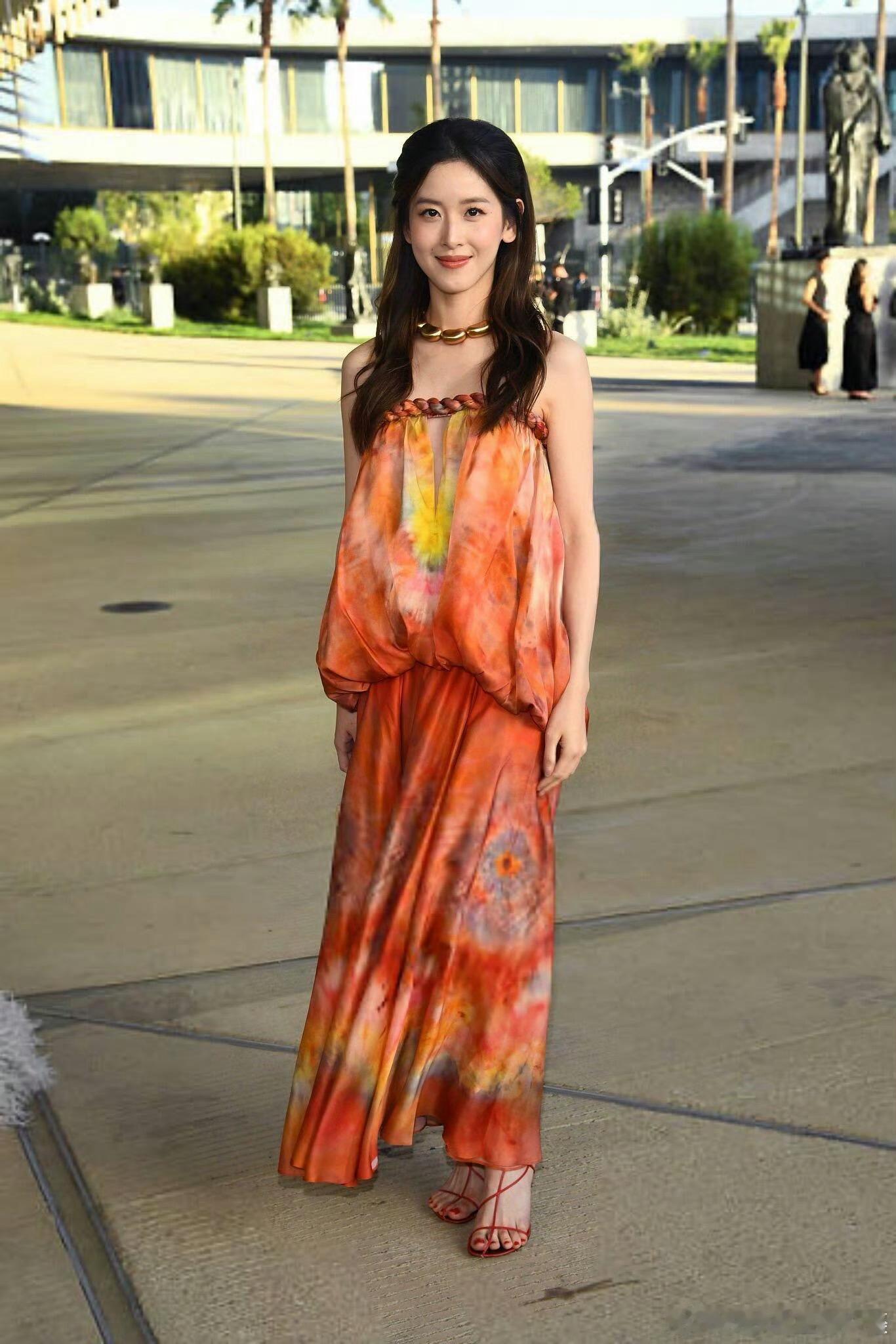 章泽天洛杉矶出席晚宴章泽天外媒生图 章泽天外媒生图，好美 