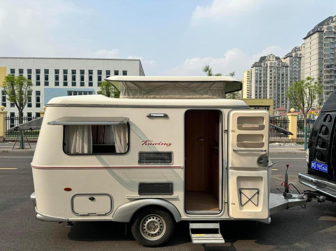 刚刚在和李老师聊天，我说年后我们准备考C6增驾，孩子上初中以后我们就解脱了，可以