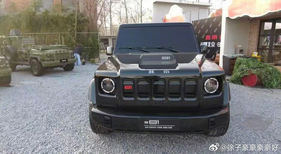 北京越野出了个BJ81这是外观谍照，我一瞅好家伙，这不国产大G吗。 