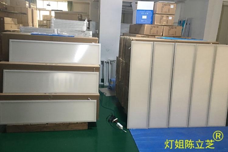 陈立芝写日记的第563天：10月23日 周三 晴
天微微亮起床！现在这个季节昼短