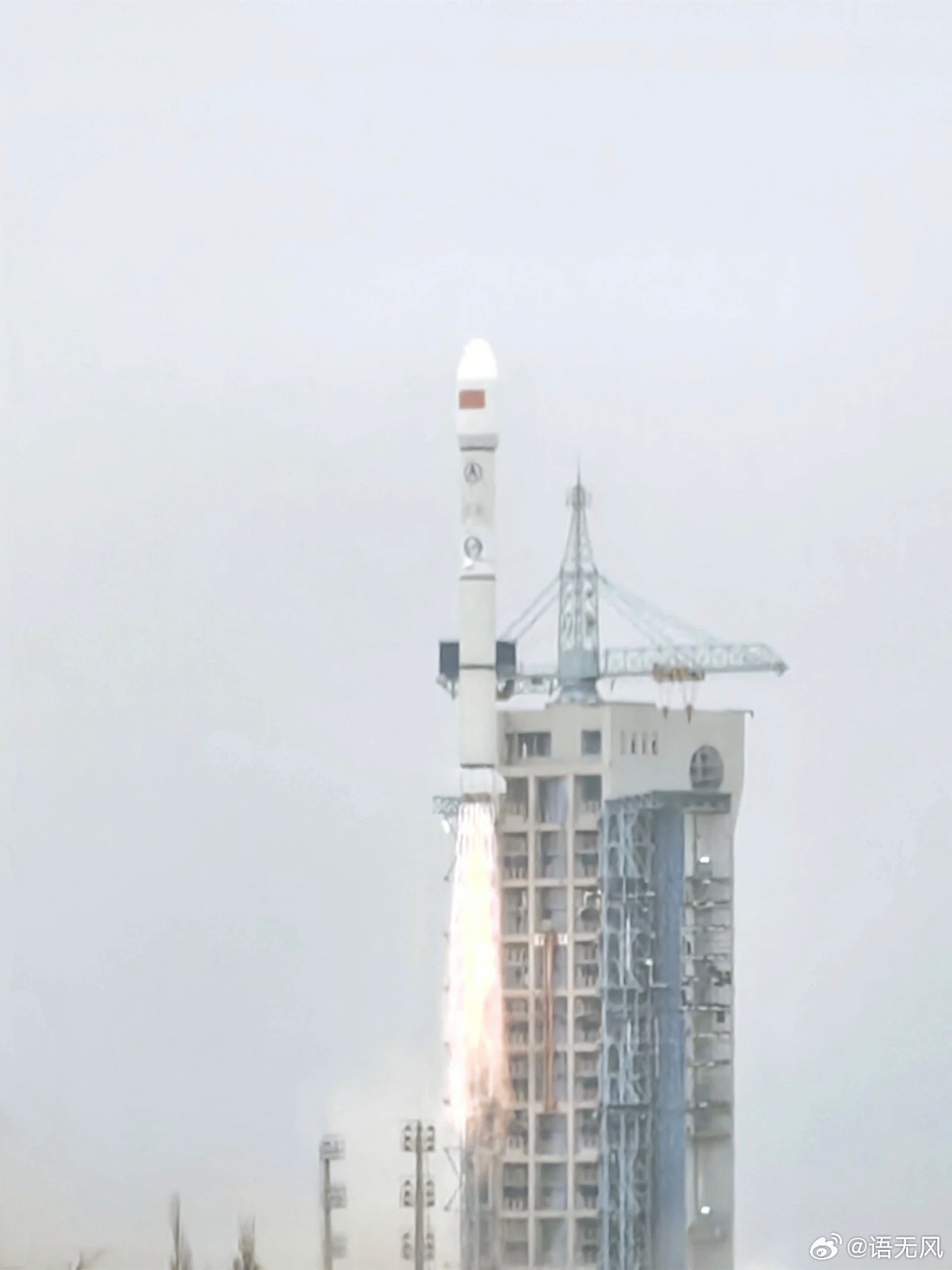 北京时间2026年3月27日12时11分，我国在酒泉卫星发射中心使用长征二号丙运