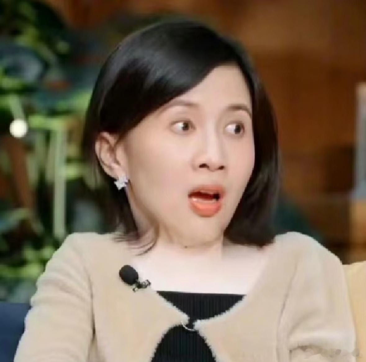 papi京东直播今晚papi要在京东直播了，突然想起来，关注她好像有十多年了，时