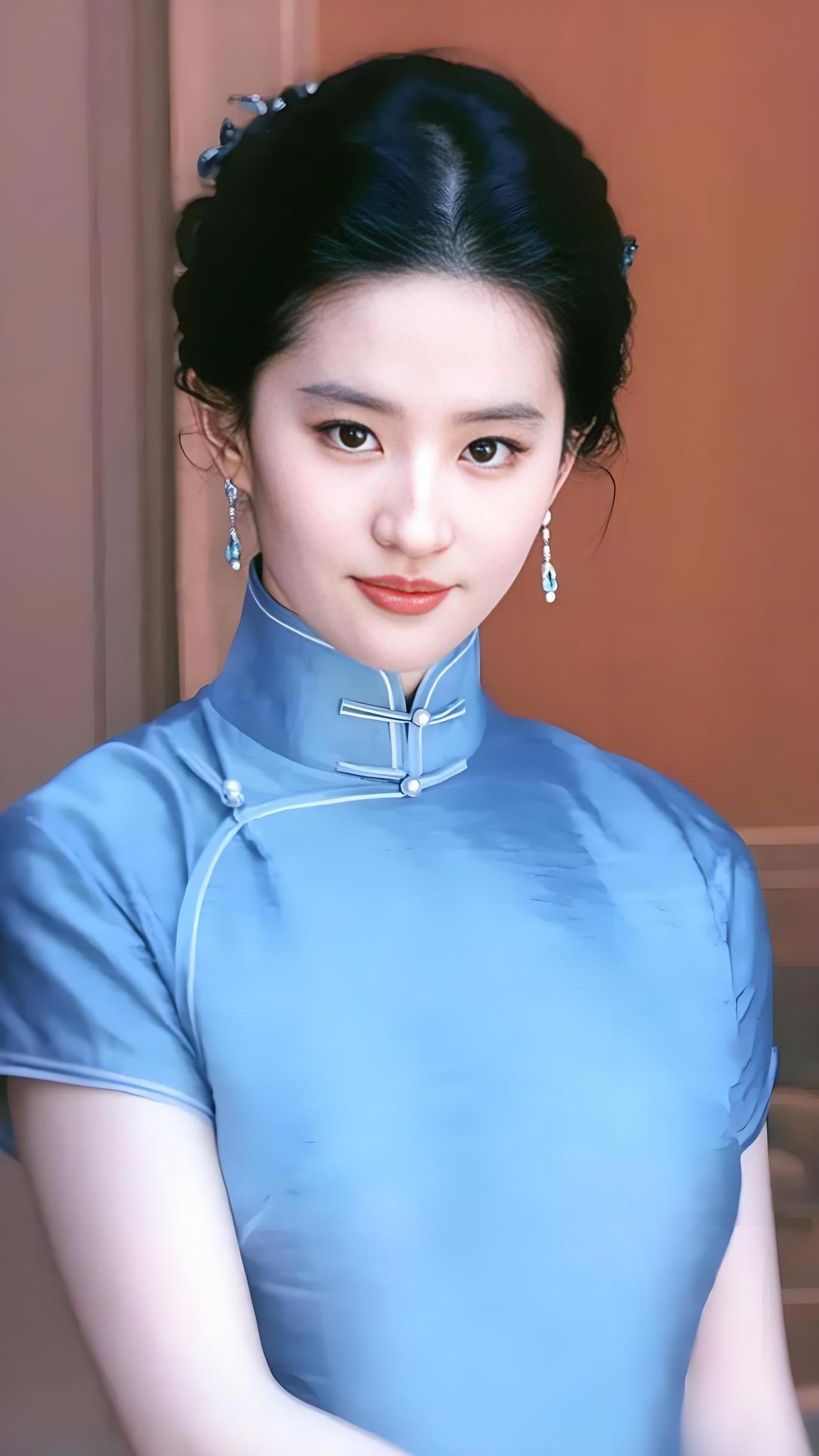 优雅蓝旗袍，古典韵味，尽显东方之美