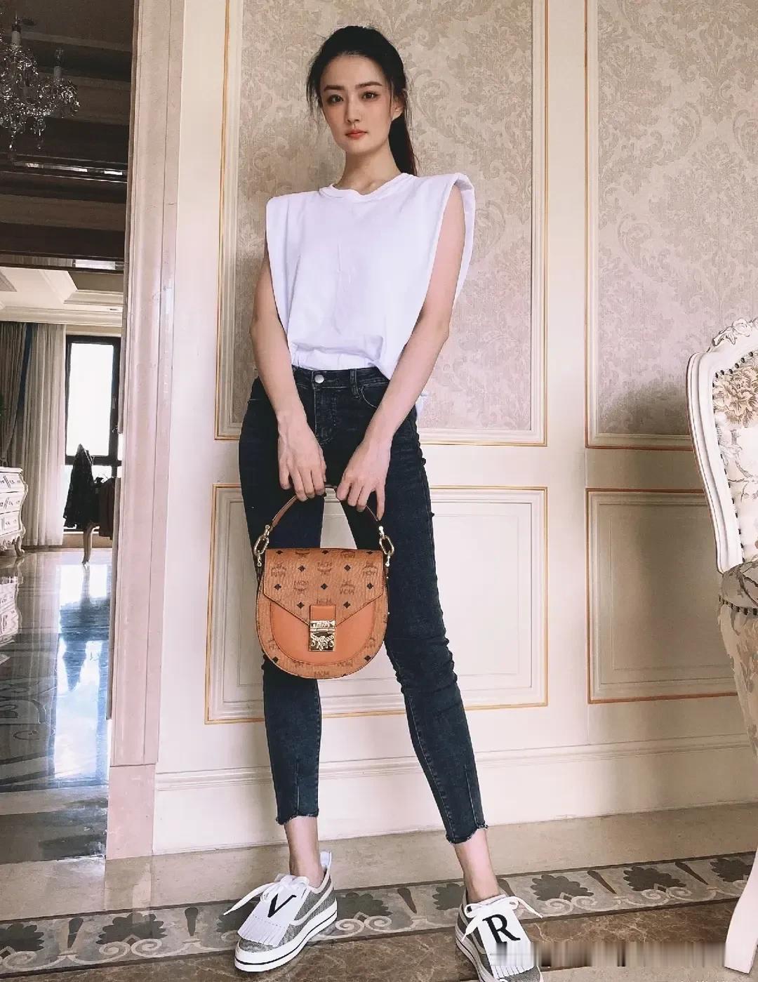 徐璐天然大美女气质好