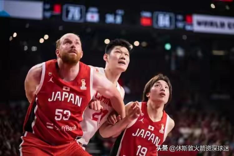 中国男篮目前最大的优势就是胡金秋，话说如果现在的胡金秋搭配上曾经巅峰姚明、易建联