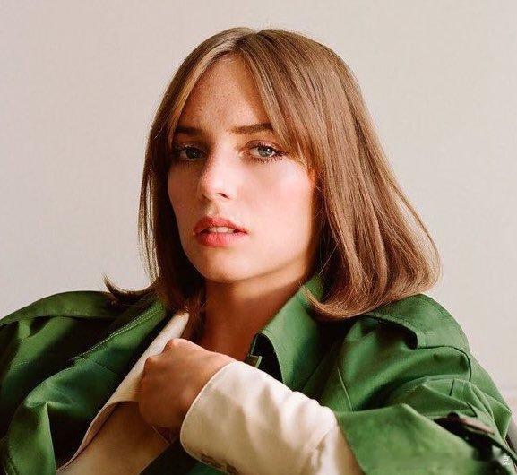 亿万同人字幕组  凯瑞·康登已加入玛雅·霍克，参与Netflix改编剧集《森林之