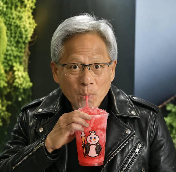 蜜雪冰城上线黄仁勋同款饮品还得是蜜雪冰城，上线了大佬同款。现在只需要 7 元就可