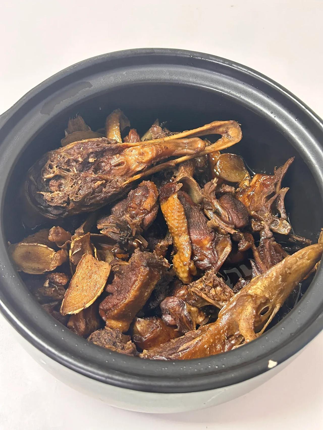 有句古话说：“霜降吃鸭，无病各家”！来试试闽南的姜母鸭！

在饮食习俗中，福建、