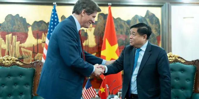 美国特使在访问越南时说：“华盛顿准备向越南的芯片行业注入资金，以支撑供应链，并希