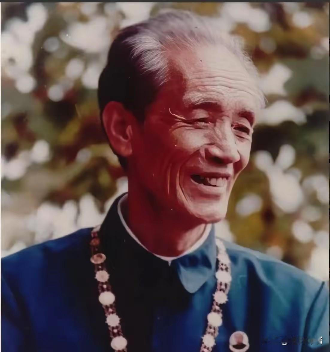 太佩服了！四川岳池58岁农民卖掉家里唯一一头猪换两张站票，坐两天两夜绿皮火车去部