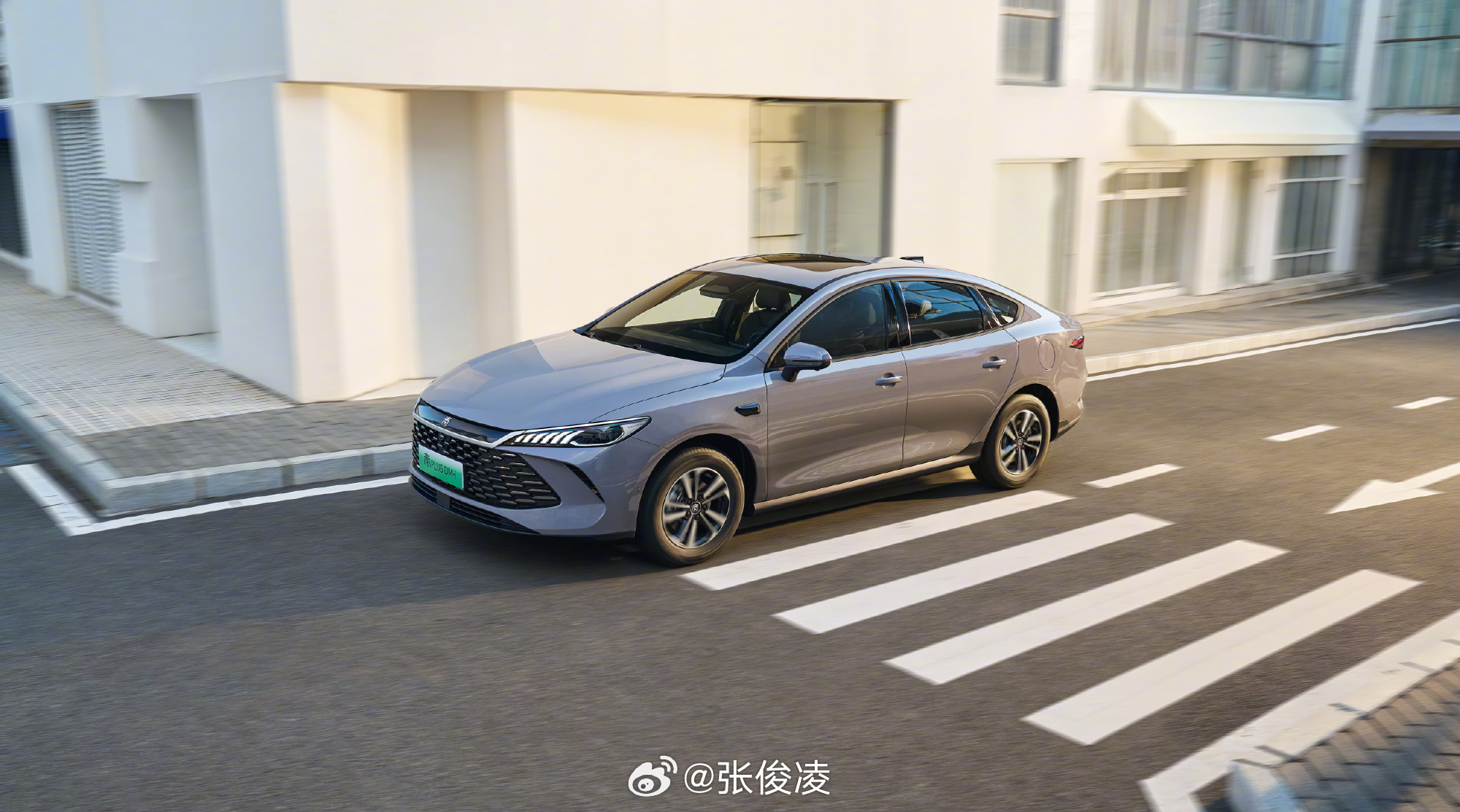 最简单的事情，秦PLUS在解决你需要一辆车这件事情，拿夯爆了的7年低息来说，首付