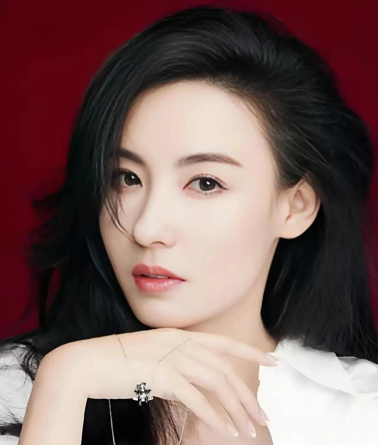 她的情史可以把60、70、80、90这四个年代串联起来！早就该想到了，一个成功女