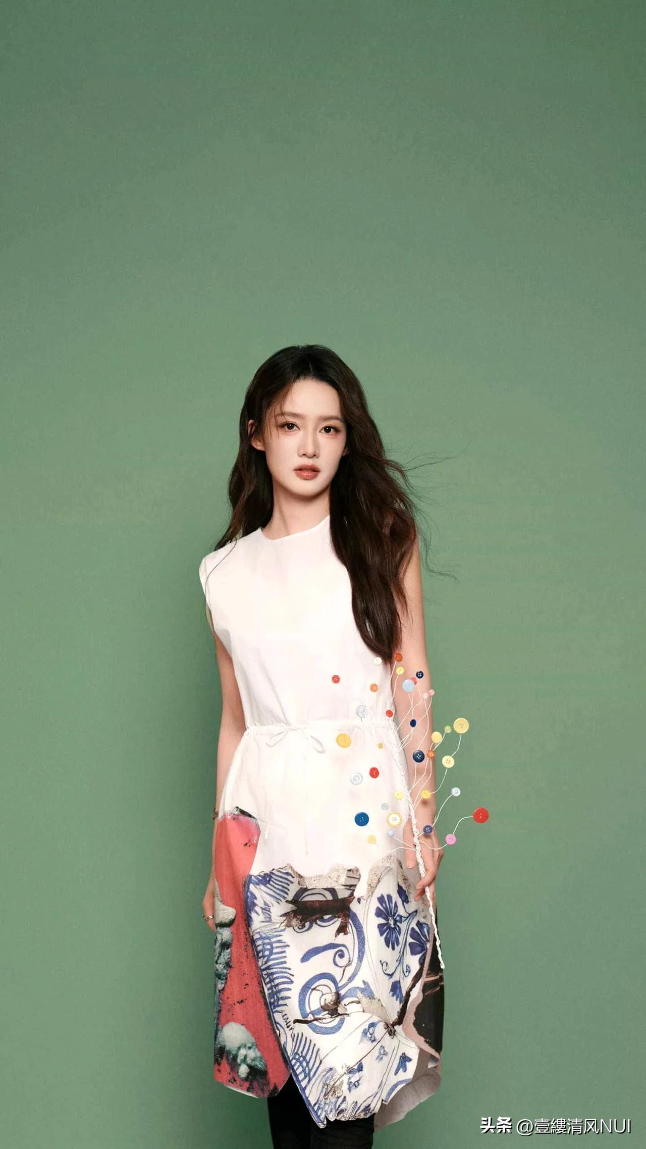李沁和角色互为镜子，角色身上的坚韧和阳光也是她珍视的品质。