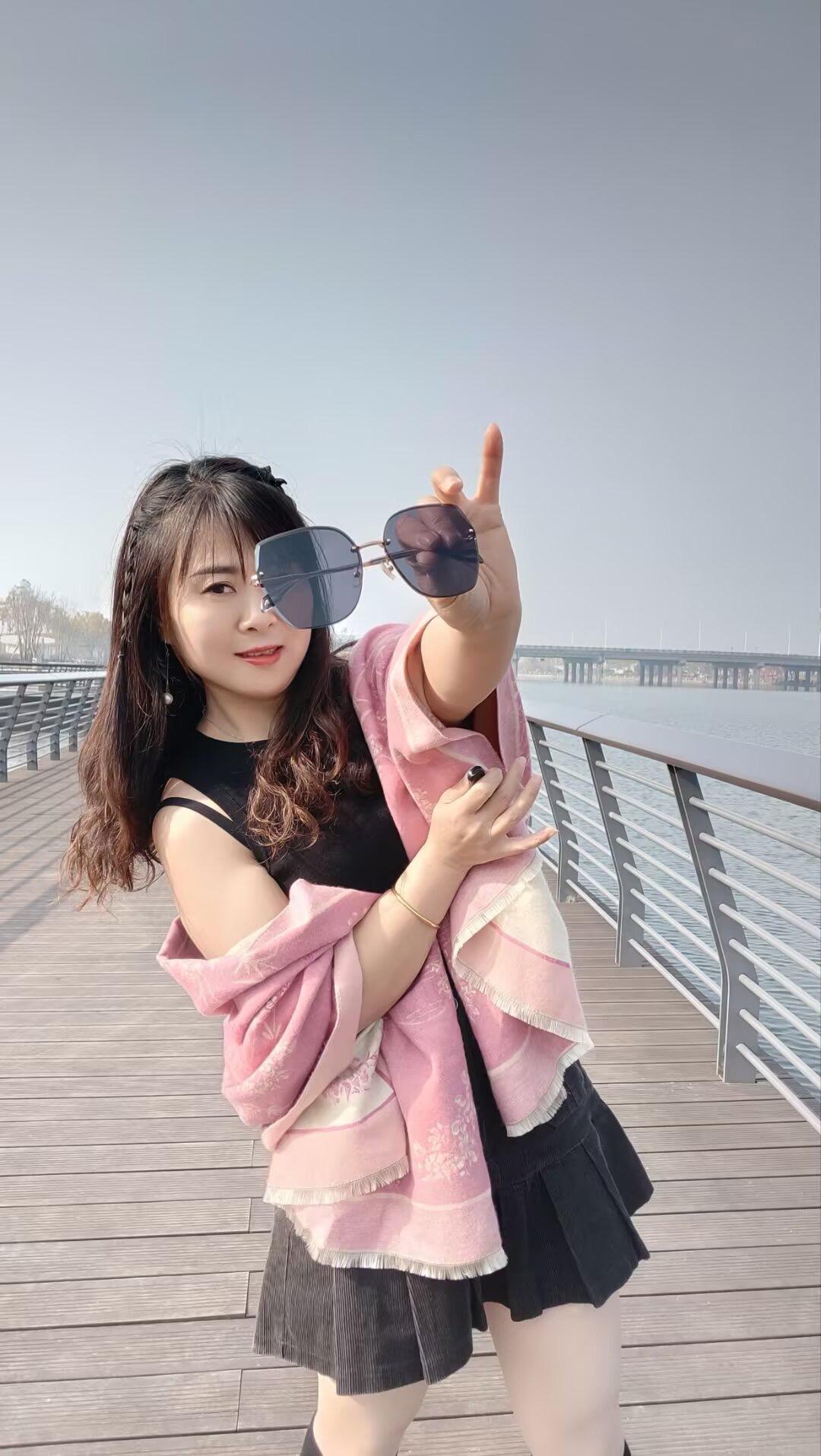 珍惜现在所拥有的，不要等真正失去了再去后悔，人生如此，爱情亦是如此.